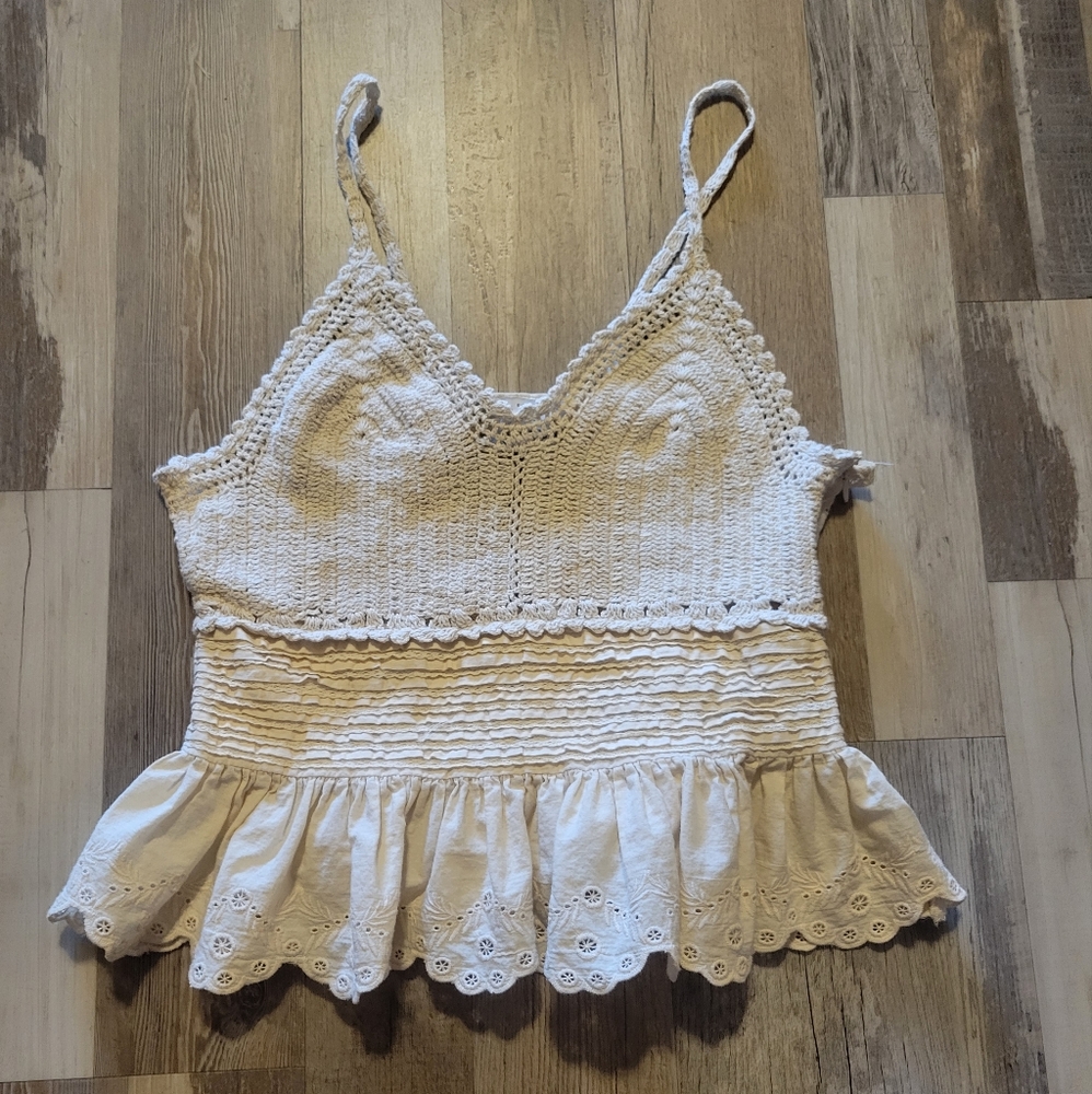 Zara crochet pattern Ivory crop top ruffles size small